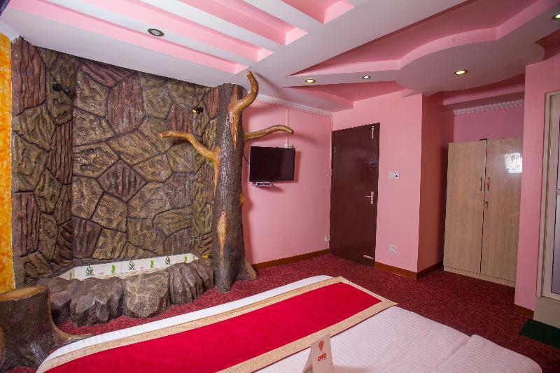 Oyo 161 Ram Janaki Hotel Катманду Экстерьер фото