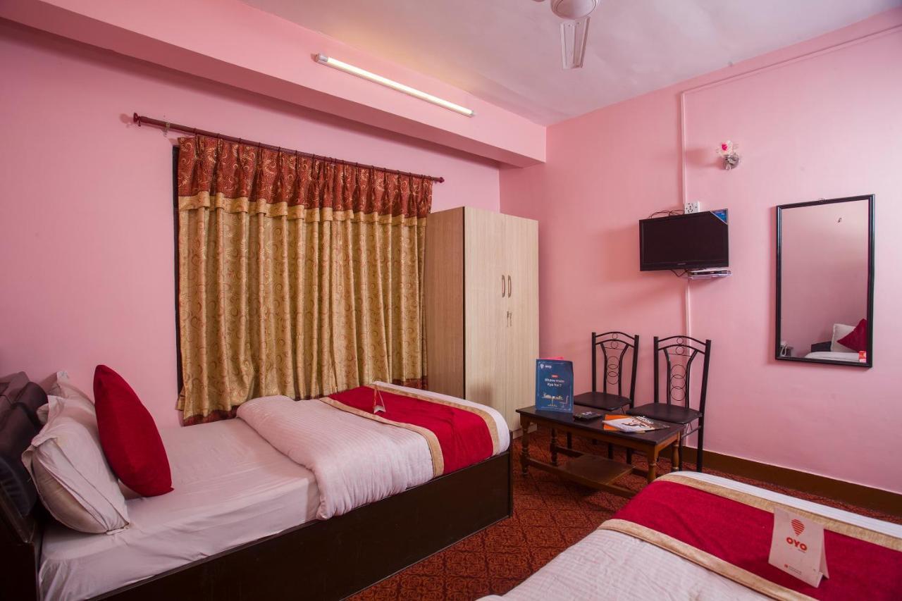 Oyo 161 Ram Janaki Hotel Катманду Экстерьер фото