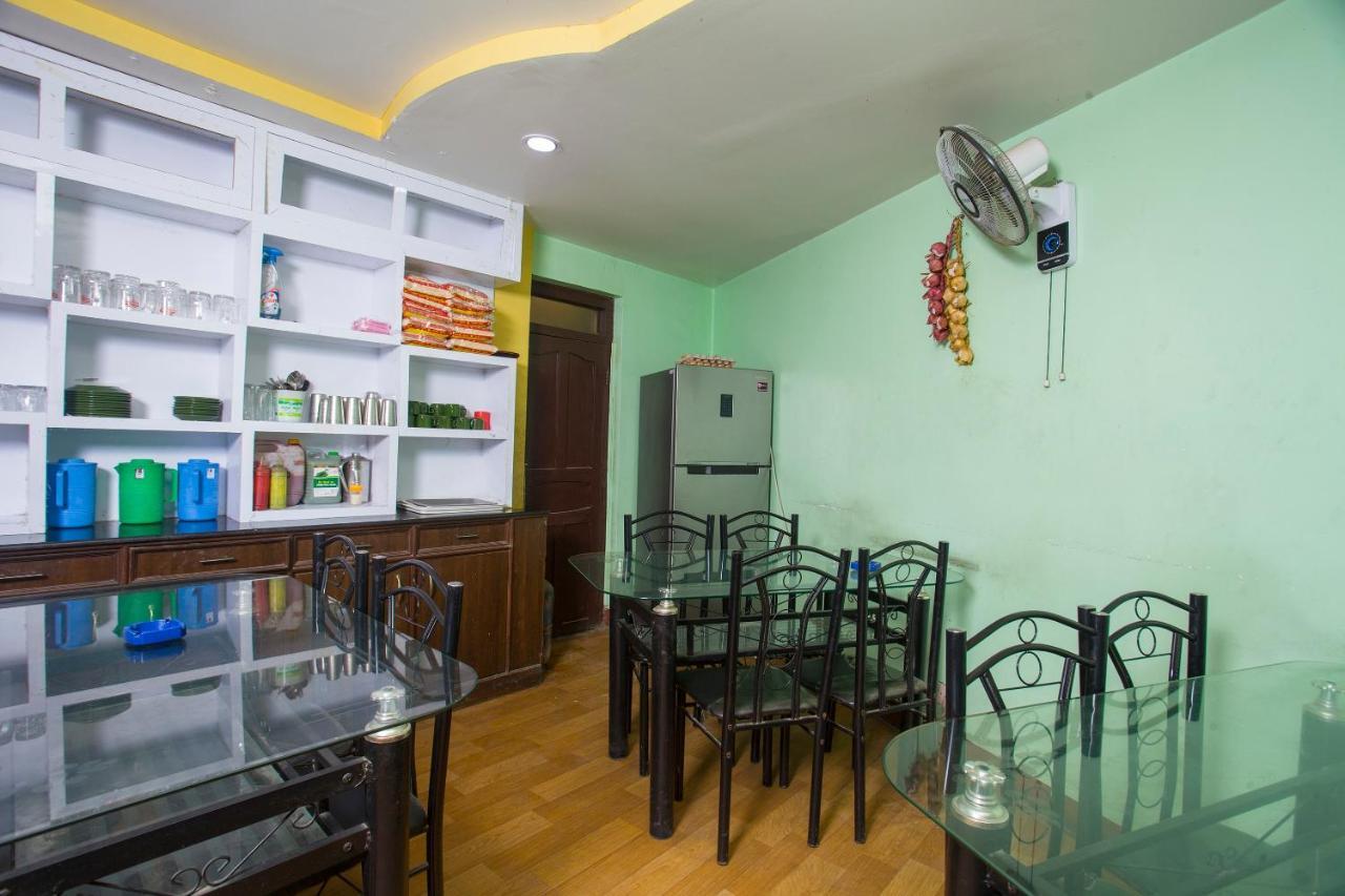 Oyo 161 Ram Janaki Hotel Катманду Экстерьер фото