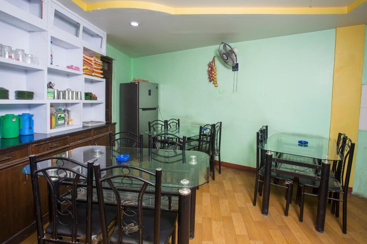 Oyo 161 Ram Janaki Hotel Катманду Экстерьер фото